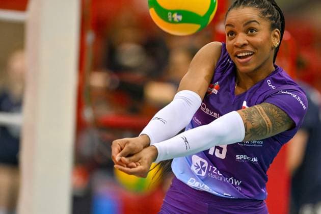 CEV CL Allianz MTV Stuttgart KS DevelopRes Rzeszów 06 02 2025 CEV, ChampionsLeague,, Volleyball, Women, Season 2024 25, Allianz MTV Stuttgart in blue , against KS DevelopRes Rzeszów Poland, in white purple , Elizabeth Vicet Campos Copyright: xBEAUTIFULxSPORTS TomxBlochx
