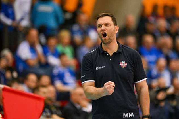 CEV CL Allianz MTV Stuttgart KS DevelopRes Rzeszów 06 02 2025 CEV, ChampionsLeague,, Volleyball, Women, Season 2024 25, Allianz MTV Stuttgart in blue , against KS DevelopRes Rzeszów Poland, in white purple , Coach Michal Masek, Rzeszow, Copyright: xBEAUTIFULxSPORTS TomxBlochx