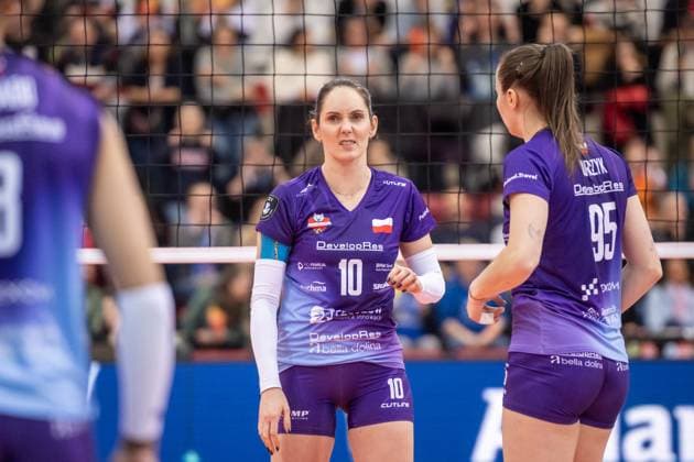 Katarzyna Wenerska KS DevelopRes Rzeszow, 10 critical view GER, Allianz MTV Stuttgart vs KS DevelopRes Rzeszow, Volleyball, CEV Volleyball Champions League, Volleyball CL, VCL, Final round, Round of 16, Season 2024 2025, 06 02 2025 GER, Allianz MTV Stuttgart vs KS DevelopRes Rzeszow, Volleyball, CEV Volleyball Champions League, Volleyball CL, VCL, Final round, Round of 16, Season 2024 2025, 06 02 2025 Stuttgart Copyright: xSandyxDinkelackerx EP_SDR
