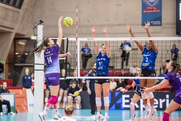 Monika Fedusio KS DevelopRes Rzeszow, 14 vs Pia Kaestner Allianz MTV Stuttgart, 18 and Breland Morrissette Allianz MTV Stuttgart, 02 GER, Allianz MTV Stuttgart vs KS DevelopRes Rzeszow, Volleyball, CEV Volleyball Champions League, Volleyball CL, VCL, final round, round of 16, 2024 2025 season, 06 02 2025 GER, Allianz MTV Stuttgart vs KS DevelopRes Rzeszow, Volleyball, CEV Volleyball Champions League, Volleyball CL, VCL, final round, round of 16, 2024 2025 season, 06 02 2025 Stuttgart Copyright: xSandyxDinkelackerx EP_SDR