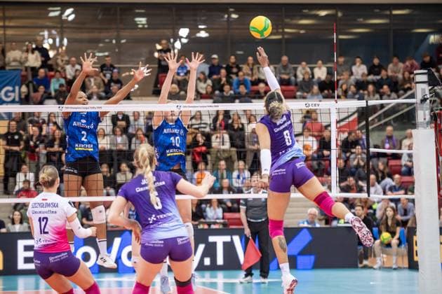 Sabrina De Jesus Machado KS DevelopRes Rzeszow, 08 against Stuttgart block from Breland Morrissette Allianz MTV Stuttgart, 02 and Jolien Knollema Allianz MTV Stuttgart, 10 GER, Allianz MTV Stuttgart vs KS DevelopRes Rzeszow, Volleyball, CEV Volleyball Champions League, Volleyball CL, VCL, final round, round of 16, 2024 2025 season, 06 02 2025 GER, Allianz MTV Stuttgart vs KS DevelopRes Rzeszow, Volleyball, CEV Volleyball Champions League, Volleyball CL, VCL, final round, round of 16, 2024 2025 season, 06 02 2025 Stuttgart Copyright: xSandyxDinkelackerx EP_SDR