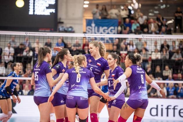 Agnieszka Korneluk KS DevelopRes Rzeszow, 05 in the middle motivates the team GER, Allianz MTV Stuttgart vs KS DevelopRes Rzeszow, Volleyball, CEV Volleyball Champions League, Volleyball CL, VCL, Final round, Round of 16, Season 2024 2025, 06 02 2025 GER, Allianz MTV Stuttgart vs KS DevelopRes Rzeszow, Volleyball, CEV Volleyball Champions League, Volleyball CL, VCL, Final round, Round of 16, Season 2024 2025, 06 02 2025 Stuttgart Copyright: xSandyxDinkelackerx EP_SDR
