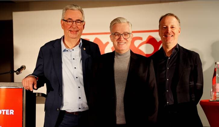 Stuttgart , VfB Stuttgart Dunkelroter Tisch Spezial , Vorstellung der Kandidaten für das Präsidium , von links: Dietmar Allgaier Pierre-Enric Steiger Jochen Haas