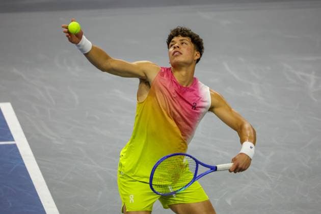 FRISCO, TX - FEBRUARY 06: Ben Shelton (USA) serves during the second round of the Dallas Open on February 2, 2025, at Ford Center at The Star in Frisco, TX. (Photo by George Walker Icon Sportswire) TENNIS: FEB 06 Dallas Open EDITORIAL USE ONLY Icon250206048