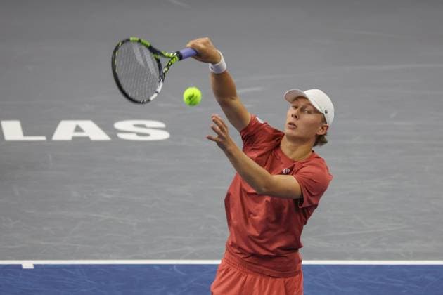 FRISCO, TX - FEBRUARY 06: Ethan Quinn (USA) hits an overhead during the second round of the Dallas Open on February 2, 2025, at Ford Center at The Star in Frisco, TX. (Photo by George Walker Icon Sportswire) TENNIS: FEB 06 Dallas Open EDITORIAL USE ONLY Icon250206105