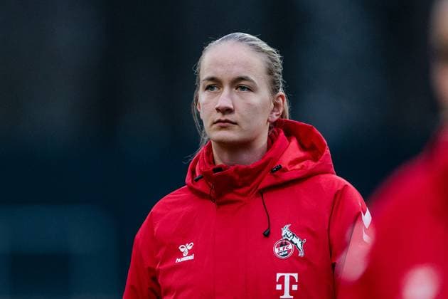 Google Pixel Frauen Bundesliga, 1 FC Köln VfL Wolfsburg 07 02 2025 Paula Hoppe 1 FC Köln, 12 during the pitch inspection Google Pixel Frauen Bundesliga, 1 FC Köln VfL Wolfsburg, Köln, Franz Kremer Stadion am 07 02 2025 DFB REGULATIONS PROHIBIT ANY USE OF PHOTOGRAPHS AS IMAGE SEQUENCES AND OR QUASI VIDEO Copyright: xBEAUTIFULxSPORTS Wunderlx