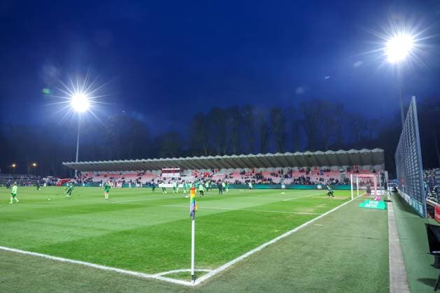 07.02.2025, Frauen Fußball, 1. FC Köln - VfL Wolfsburg, 1. Fußball Bundesliga, Franz-Kremer-Stadion, Saison 2024 2025: Feature Innenansicht Übersicht Übersichtsbild Tribüne DFB regulations prohibit any use of photographs as image sequences and or quasi-video. Nordrhein-Westfalen Deutschland