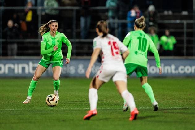 Google Pixel Frauen Bundesliga, 1 FC Köln VfL Wolfsburg 07 02 2025 Jule Brand VfL Wolfsburg, 29 on the ball Google Pixel Frauen Bundesliga, 1 FC Köln VfL Wolfsburg, Köln, Franz Kremer Stadion am 07 02 2025 DFB REGULATIONS PROHIBIT ANY USE OF PHOTOGRAPHS AS IMAGE SEQUENCES AND OR QUASI VIDEO Copyright: xBEAUTIFULxSPORTS Wunderlx