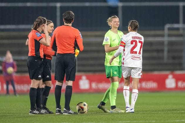 07 02 2025, Soccer Google Pixel Womens Bundesliga, Season 2024 2025, Matchday 14, 1 FC Koeln VfL Wolfsburg at Franz Kremer Stadium in Cologne Alexandra Popp VfL Wolfsburg, 11 and Laura Feiersinger 1 Fc Koeln, 27 wish each other luck Important note According to the regulations of the DFL German Football League and the DFB German Football Association, it is prohibited to use or have used photographs taken in the stadium and or of the match in the form of sequential images and or video-like photo series Foto Kirchner Media Thomas Haesler Copyright: xKirchner-Media ThomasxHaeslerx