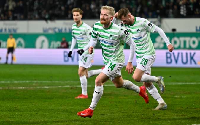 07 02 2025 Soccer Season 2024 2025 2 Soccer Bundesliga 21 Matchday SpVgg Greuther Fürth Kleeblatt SSV Jahn Regensburg Sportfoto Zink xwoxzix DFL regulations prohibit any use of photographs as image sequences and or quasi video only for editorial use Torjubel Jubel Freude nach Treffer Tor Torschuß zum 1 1 durch Jomaine Consbruch 14, SpVgg Greuther Fürth