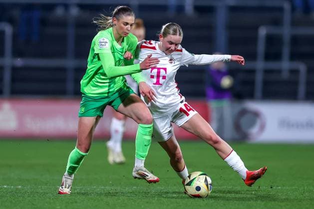 07 02 2025, Women Soccer, 1 FC Köln VfL Wolfsburg, 1 Fußball Bundesliga, Franz Kremer Stadion, Saison 2024 2025 Jule Brand VfL Wolfsburg 29 in duel against Carlotta Imping 1 FC Köln 14 DFB regulations prohibit any use of photographs as image sequences and or quasi video Nordrhein Westfalen Germany