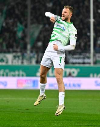 07 02 2025 Soccer Season 2024 2025 2 Soccer Bundesliga 21 Matchday SpVgg Greuther Fürth Kleeblatt SSV Jahn Regensburg Sportfoto Zink xwoxzix DFL regulations prohibit any use of photographs as image sequences and or quasi video only for editorial use Torjubel Jubel Freude nach Treffer Tor Torschuß zum 2 1 durch Dennis Srbeny 7, SpVgg Greuther Fürth