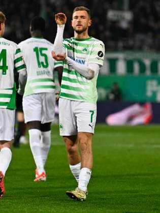 07 02 2025 Soccer Season 2024 2025 2 Soccer Bundesliga 21 Matchday SpVgg Greuther Fürth Kleeblatt SSV Jahn Regensburg Sportfoto Zink xwoxzix DFL regulations prohibit any use of photographs as image sequences and or quasi video only for editorial use Torjubel Jubel Freude nach Treffer Tor Torschuß zum 2 1 durch Dennis Srbeny 7, SpVgg Greuther Fürth