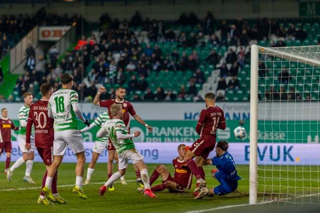Fürth, Germany 07 February 2025 2 Liga 2024 2025 SpVgg Greuther Fürth vs SSV Jahn Regensburg Im Bild in der Traube Jomaine Consbruch Fuerth macht das Tor zum 1 1 DFL regulations prohibit any use of photographs as image sequences and or quasi video Sportpark Ronhof Thomas Sommer Bayern Copyright: xFotostandx xSchäferx