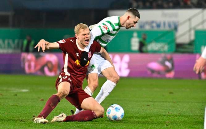 07 02 2025 Soccer season 2024 2025 2 Soccer Bundesliga 21 Matchday SpVgg Greuther Fürth Kleeblatt SSV Jahn Regensburg Sportfoto Zink xwoxzix DFL regulations prohibit any use of photographs as image sequences and or quasi video only for editorial use Louis Breunig 16, SSV Jahn Regensburg Branimir Hrgota 10, SpVgg Greuther Fürth