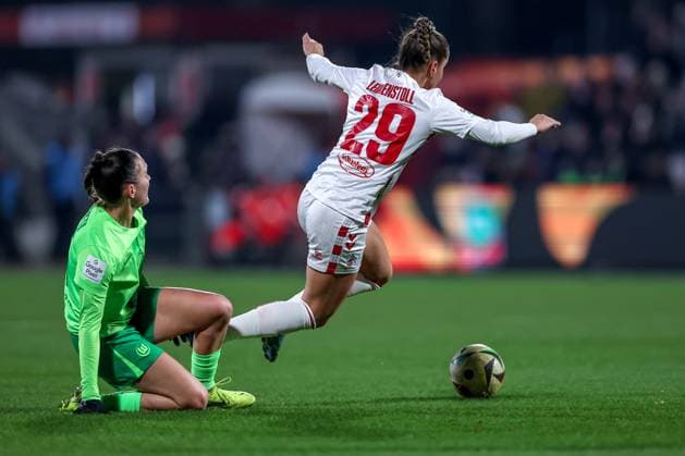 07 02 2025, Women Football, 1 FC Köln VfL Wolfsburg, 1 Fußball Bundesliga, Franz Kremer Stadion, Saison 2024 2025 Vanessa Leimenstoll 1 FC Köln 29 in duel against Diana Nemeth VfL Wolfsburg 15 DFB regulations prohibit any use of photographs as image sequences and or quasi video Nordrhein Westfalen Germany