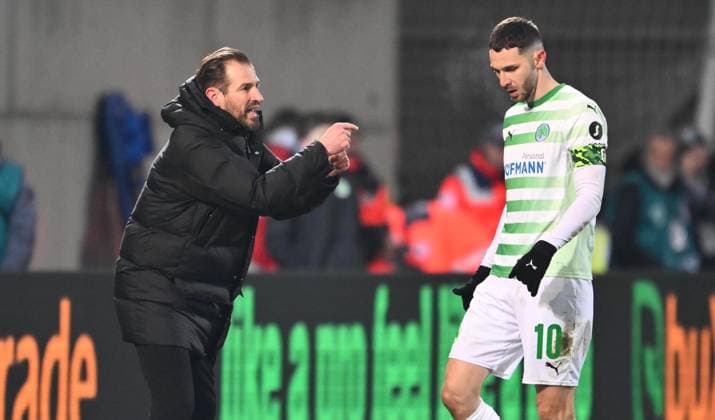 07 02 2025 Soccer Season 2024 2025 2 Soccer Bundesliga 21 Matchday SpVgg Greuther Fürth Kleeblatt SSV Jahn Regensburg Sportfoto Zink xwoxzix DFL regulations prohibit any use of photographs as image sequences and or quasi video only for editorial use Jan Siewert Trainer SpVgg Greuther Fürth Branimir Hrgota 10, SpVgg Greuther Fürth