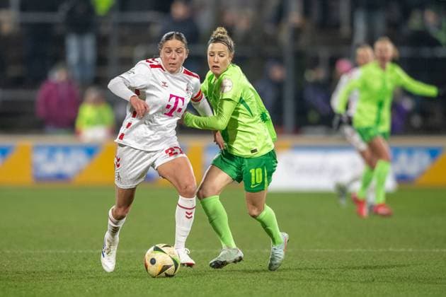 07 02 2025, Soccer Google Pixel Womens Bundesliga, Season 2024 2025, Matchday 14, 1 FC Koeln VfL Wolfsburg at Franz Kremer Stadium in Cologne duel between Laura Feiersinger 1 Fc Koeln, 27 and Svenja Huth VfL Wolfsburg, 10 Important note In accordance with the regulations of the DFL German Football League and the DFB German Football Association, it is prohibited to use or have used photographs taken in the stadium or of the match in the form of sequential images or video-like photo series Foto Kirchner Media Thomas Haesler Copyright: xKirchner-Media ThomasxHaeslerx