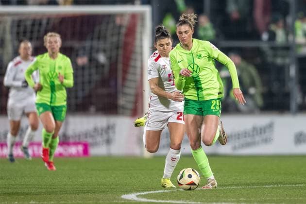 07 02 2025, Soccer Google Pixel Womens Bundesliga, Season 2024 2025, Matchday 14, 1 FC Koeln VfL Wolfsburg at Franz Kremer Stadium in Cologne duel between Jule Brand VfL Wolfsburg, 29 and Martyna Wiankowska 1 FC Koeln, 26 Important note In accordance with the regulations of the DFL German Football League and the DFB German Football Association, it is prohibited to utilize or have utilized photographs taken in the stadium or of the match in the form of sequential images or video-like photo series Foto Kirchner Media Thomas Haesler Copyright: xKirchner-Media ThomasxHaeslerx