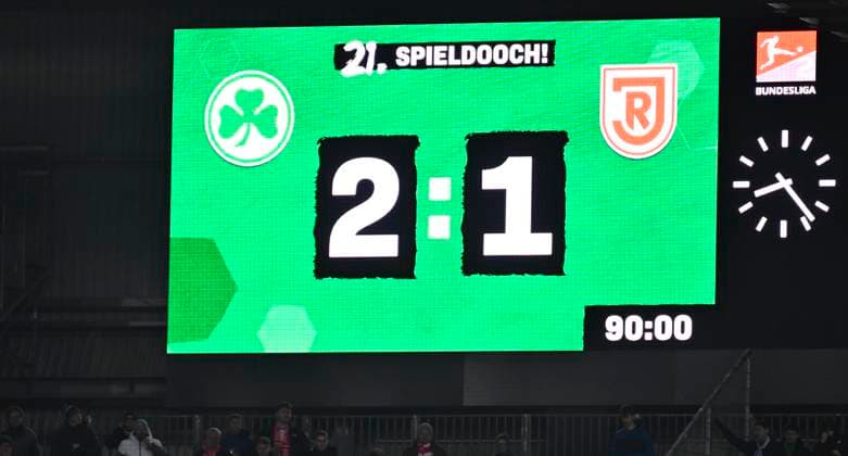 07 02 2025 Soccer season 2024 2025 2 Soccer Bundesliga 21 Matchday SpVgg Greuther Fürth Kleeblatt SSV Jahn Regensburg Sportfoto Zink xwoxzix DFL regulations prohibit any use of photographs as image sequences and or quasi video only for editorial use Final result on scoreboard