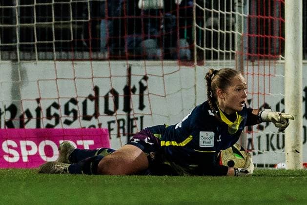 Google Pixel Womens Bundesliga, 1 FC Köln VfL Wolfsburg 07 02 2025 Aurora Mikalsen 1 FC Köln, 23 holds another shot on goal Google Pixel Womens Bundesliga, 1 FC Köln VfL Wolfsburg, Köln, Franz Kremer Stadion on 07 02 2025 DFB REGULATIONS PROHIBIT ANY USE OF PHOTOGRAPHS AS IMAGE SEQUENCES AND OR QUASI VIDEO Copyright: xBEAUTIFULxSPORTS Wunderlx