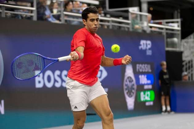 February 7, 2025, Frisco, Texas, USA: JAUME MUNAR (ESP) returns with a forehand in a singles quarterfinal match against MATTEO ARNALDI (ITA) during day seven of the 2025 Dallas Open at the Star in Frisco, TX. MUNAR (ESP) defeated ARNALDI (ITA), 6:4, 3:6, 6:3. Frisco USA - ZUMAh193 20250207_zsp_h193_024 Copyright: xDanielxMcGregor-Huyerx
