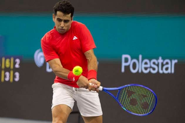 February 7, 2025, Frisco, Texas, USA: JAUME MUNAR (ESP) returns with a forehand in a singles quarterfinal match against MATTEO ARNALDI (ITA) during day seven of the 2025 Dallas Open at the Star in Frisco, TX. MUNAR (ESP) defeated ARNALDI (ITA), 6:4, 3:6, 6:3. Frisco USA - ZUMAh193 20250207_zsp_h193_028 Copyright: xDanielxMcGregor-Huyerx