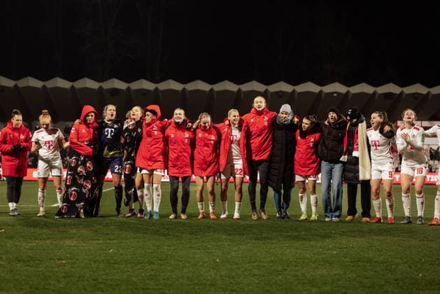 07 02 25, Women, Soccer, 1 BL, Season 2024 2025, 1 FC Köln VfL Wolfsburg, Matchday 13 The FC Köln team celebrates after 0 0 against VFL Wolfsburg KOELN Franz Kremer Stadion NRW Germany