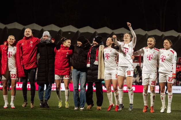 07 02 25, Women, Soccer, 1 BL, Season 2024 2025, 1 FC Köln VfL Wolfsburg, Matchday 13 The FC Köln team celebrates after 0 0 against VFL Wolfsburg KOELN Franz Kremer Stadion NRW Germany