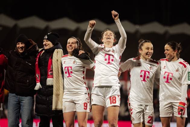 07 02 25, Women, Soccer, 1 BL, Season 2024 2025, 1 FC Köln VfL Wolfsburg, Matchday 13 The FC Köln team celebrates after 0 0 against VFL Wolfsburg KOELN Franz Kremer Stadion NRW Germany