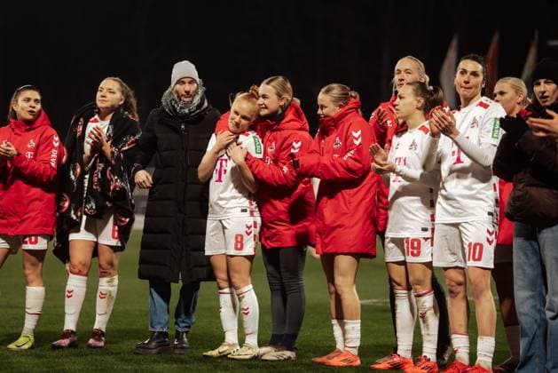 07 02 25, Women, Soccer, 1 BL, Season 2024 2025, 1 FC Köln VfL Wolfsburg, Matchday 13 Laura Vogt 8 of 1 FC Koeln l is hugged by Josefine Osigus 24 of 1 FC Koeln r KOELN Franz Kremer Stadion NRW Germany
