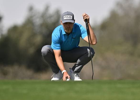 COMMERCIAL BANK QATAR MASTERS 2025 Kristoffer Reitan of Norway lines up a shot during the third round of the Commercial Bank Qatar Masters golf tournament at the Doha Golf Club in Doha, Qatar on February 08, 2025. DOHA Qatar Copyright: xNOUSHADx