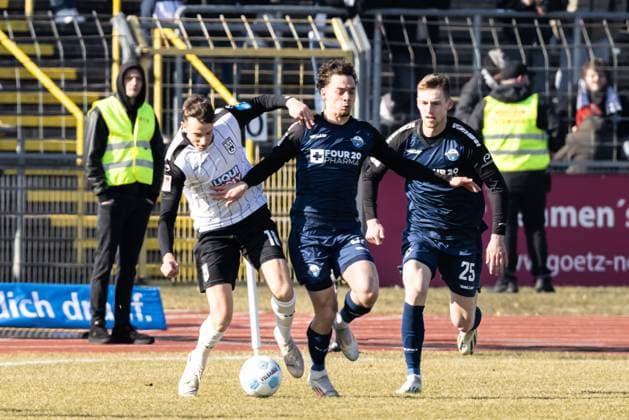 Soccer Men 2 Bundesliga 21 Matchday Season 2024 2025 SSV Ulm 1846 Football vs SC Paderborn 1907 08 02 2025 18 Lennart Stoll SSV Ulm 1846 Football , 32 Aaron Zehnter SC Paderborn DFL regulations prohibit any use of photographs as image sequences and or quasi video Ulm Donaustadion Baden Württemberg Germany