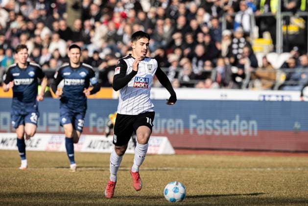 Soccer Men 2 Bundesliga 21 Matchday Season 2024 2025 SSV Ulm 1846 Soccer vs SC Paderborn 1907 08 02 2025 16 Aaron Keller SSV Ulm 1846 Soccer DFL regulations prohibit any use of photographs as image sequences and or quasi video Ulm Donaustadion Baden Württemberg Germany