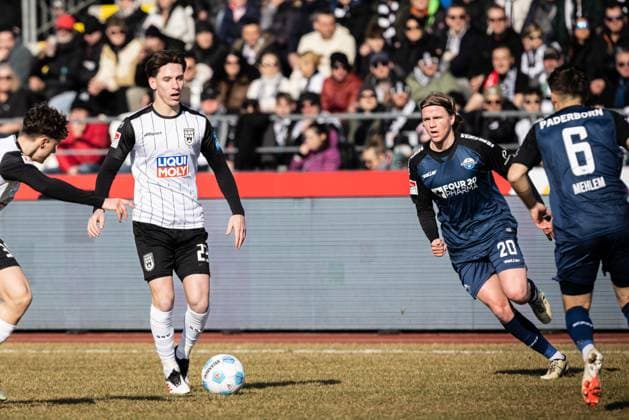 Soccer Men 2 Bundesliga 21 Matchday Season 2024 2025 SSV Ulm 1846 Football vs SC Paderborn 1907 08 02 2025 23 Max Brandt SSV Ulm 1846 Football , 20 Felix Götze SC Paderborn DFL regulations prohibit any use of photographs as image sequences and or quasi video Ulm Donaustadion Baden Württemberg Germany