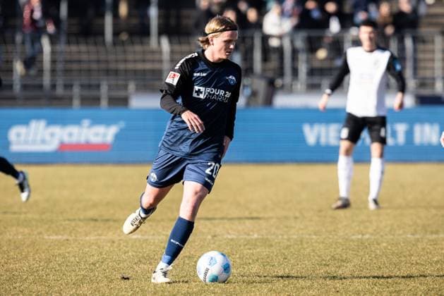 Soccer Men 2 Bundesliga 21 Matchday Season 2024 2025 SSV Ulm 1846 Football vs SC Paderborn 1907 08 02 2025 20 Felix Götze SC Paderborn DFL regulations prohibit any use of photographs as image sequences and or quasi video Ulm Donaustadion Baden Württemberg Germany