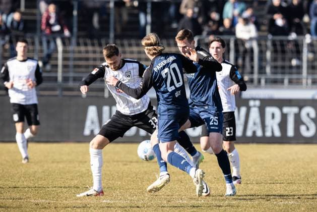 Soccer Men 2 Bundesliga 21 Matchday Season 2024 2025 SSV Ulm 1846 Football vs SC Paderborn 1907 08 02 2025 33 Felix Higl SSV Ulm 1846 Football , 20 Felix Götze SC Paderborn DFL regulations prohibit any use of photographs as image sequences and or quasi video Ulm Donaustadion Baden Württemberg Germany