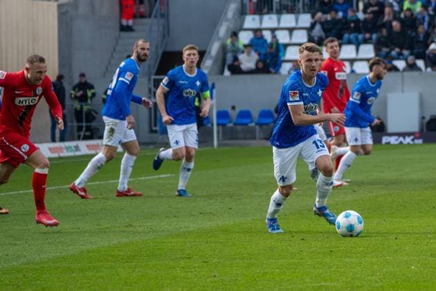 08 02 2025, xhfmx, Soccer 2 Bundesliga, SV Darmstadt 98 SV Elversberg v l Marco Thiede SV Darmstadt 98 clears the ball from the penalty area DFL DFB REGULATIONS PROHIBIT ANY USE OF PHOTOGRAPHS as IMAGE SEQUENCES and or QUASI VIDEO Darmstadt