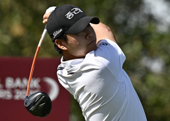 COMMERCIAL BANK QATAR MASTERS 2025 Mk Kim of South Korea tees off during the third round of the Commercial Bank Qatar Masters golf tournament at the Doha Golf Club in Doha, Qatar on February 08, 2025. DOHA Qatar Copyright: xNOUSHADx
