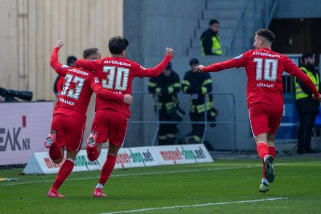 08 02 2025, xhfmx, Soccer 2 Bundesliga, SV Darmstadt 98 SV Elversberg v l Maurice Neubauer SV 07 Elversberg , Muhammed Damar and Fisnik Asllani SV 07 Elversberg celebrate the 2 0 by Maurice Neubauer SV 07 Elversberg m Goal, Goal, Jubel, Celebration DFL DFB REGULATIONS PROHIBIT ANY USE OF PHOTOGRAPHS as IMAGE SEQUENCES and or QUASI VIDEO Darmstadt