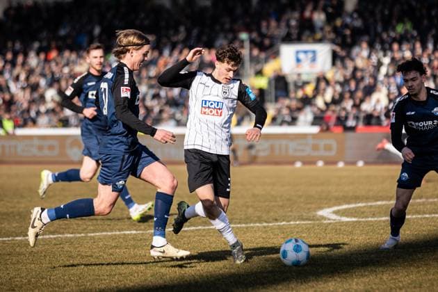 Soccer Men 2 Bundesliga 21 Matchday Season 2024 2025 SSV Ulm 1846 Football vs SC Paderborn 1907 08 02 2025 20 Felix Götze SC Paderborn , 30 Maurice Krattenmacher SSV Ulm 1846 Football DFL regulations prohibit any use of photographs as image sequences and or quasi video Ulm Donaustadion Baden Württemberg Germany