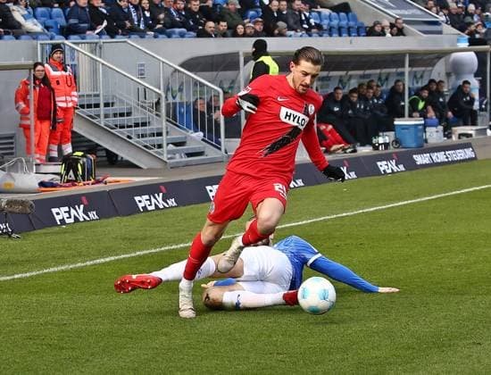 08 02 2025, xpfrx, Soccer 2 Bundesliga, SV Darmstadt 98 SV Elversberg v l Lukas Petkov Elversberg , Aleksandar Vukotic Darmstadt DFL DFB REGULATIONS PROHIBIT ANY USE OF PHOTOGRAPHS as IMAGE SEQUENCES and or QUASI VIDEO Darmstadt