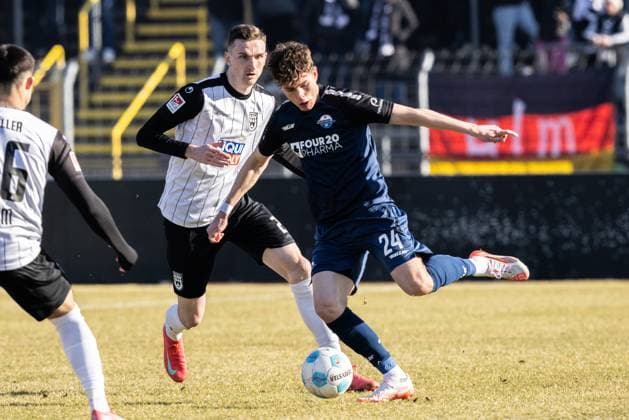 Soccer Men 2 Bundesliga 21 Matchday Season 2024 2025 SSV Ulm 1846 Football vs SC Paderborn 1907 08 02 2025 27 Niklas Kolbe SSV Ulm 1846 Football , 24 Casper Terho SC Paderborn DFL regulations prohibit any use of photographs as image sequences and or quasi video Ulm Donaustadion Baden Württemberg Germany