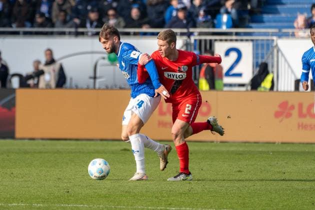 08 02 2025, xhfmx, Soccer 2 Bundesliga, SV Darmstadt 98 SV Elversberg v l Kilian Corredor SV Darmstadt 98 in duel with Elias Baum SV 07 Elversberg DFL DFB REGULATIONS PROHIBIT ANY USE OF PHOTOGRAPHS as IMAGE SEQUENCES and or QUASI VIDEO Darmstadt