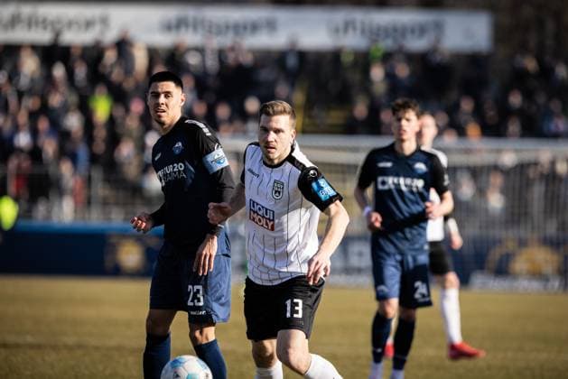 Soccer Men 2 Bundesliga 21 Matchday Season 2024 2025 SSV Ulm 1846 Football vs SC Paderborn 1907 08 02 2025 New entry 13 Robert Leipertz SSV Ulm 1846 Football DFL regulations prohibit any use of photographs as image sequences and or quasi video Ulm Donaustadion Baden Württemberg Germany