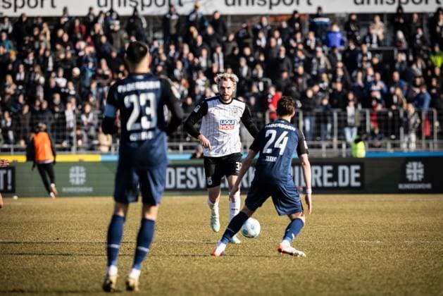 Soccer Men 2 Bundesliga 21 Matchday Season 2024 2025 SSV Ulm 1846 Football vs SC Paderborn 1907 08 02 2025 32 Philipp Strompf SSV Ulm 1846 Football DFL regulations prohibit any use of photographs as image sequences and or quasi video Ulm Donaustadion Baden Württemberg Germany