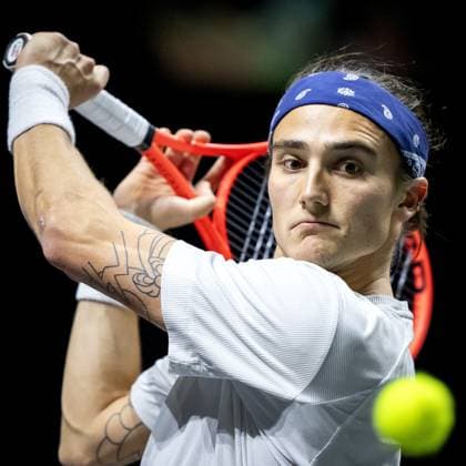 ROTTERDAM - Mattia Bellucci (ITA) in action against Alex de Minaur (AUS) on the sixth day of the ABN AMRO Open tennis tournament in Ahoy. ANP SANDER KING ABN AMRO Open - Day Six 2025 xVIxANPxSportx xxANPxIVx 519413992 originalFilename: 519413992.jpg