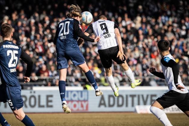 Soccer Men 2 Bundesliga 21 Matchday Season 2024 2025 SSV Ulm 1846 Football vs SC Paderborn 1907 08 02 2025 20 Felix Götze SC Paderborn , 9 Lucas Röser SSV Ulm 1846 Football DFL regulations prohibit any use of photographs as image sequences and or quasi video Ulm Donaustadion Baden Württemberg Germany
