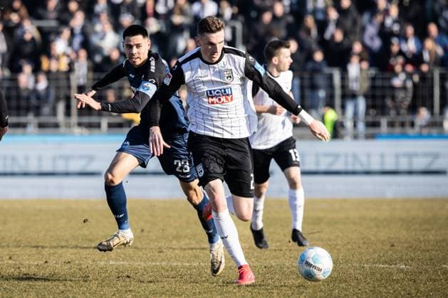 Soccer Men 2 Bundesliga 21 Matchday Season 2024 2025 SSV Ulm 1846 Soccer vs SC Paderborn 1907 08 02 2025 25 Tjark Scheller SC Paderborn , 23 Raphael Obermair SC Paderborn , 27 Niklas Kolbe SSV Ulm 1846 Soccer DFL regulations prohibit any use of photographs as image sequences and or quasi video Ulm Donaustadion Baden Württemberg Germany