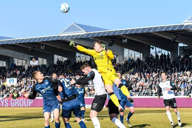 GER, 2 BL, SSV Ulm 1846 vs SC Paderborn 08 02 2025, Donaustadion, Ulm, GER, 2 BL, SSV Ulm 1846 vs SC Paderborn, in the picture fist defense by Markus Schubert SC Paderborn, 30 nordphotoxGmbHx xHafner nph00200